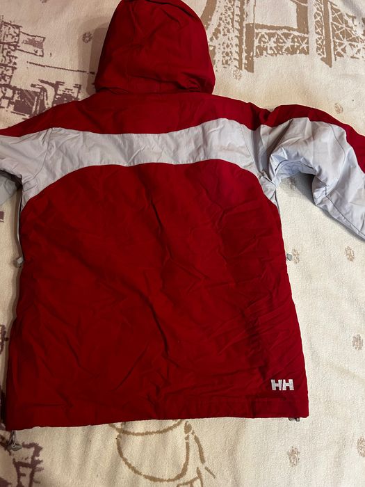 Продавам две туристически якета jack wolfskin и Helly Henson