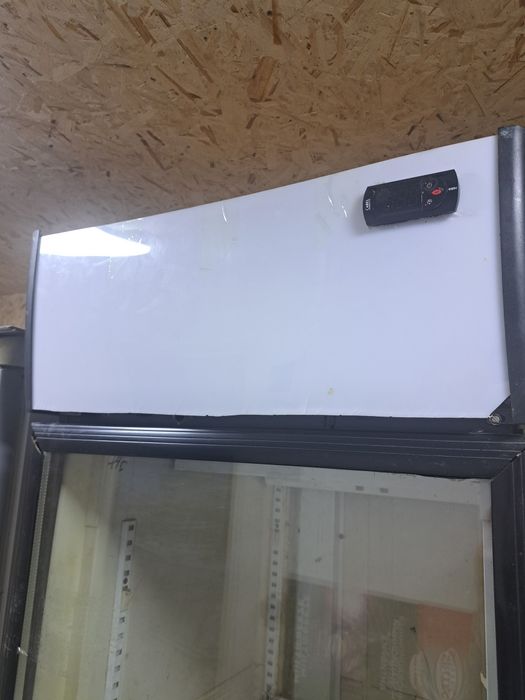 Продам холодильник витринный