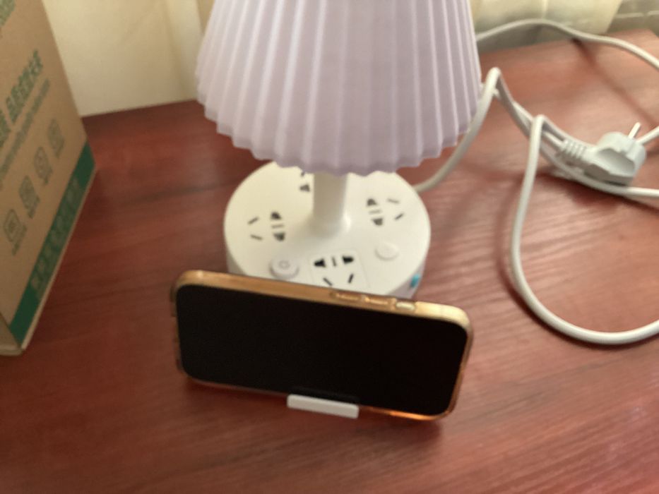 Нощна лампа с вградени контакти и  2 UBS входа. В кутия,за подарък