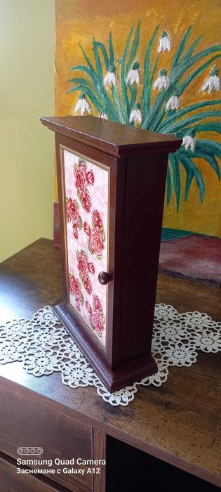 Две в едно-дървена кутия за ключове и декорация за стена