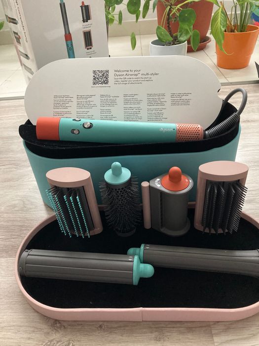 Dyson airwrap i.d hs05