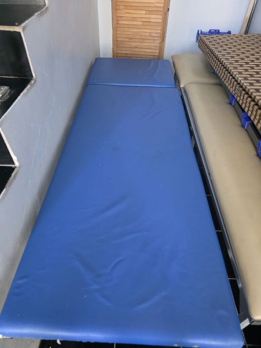 Продам кушетку б.у