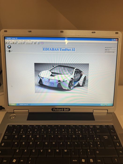 Лаптоп със софтуер за диагностика Packard Bell