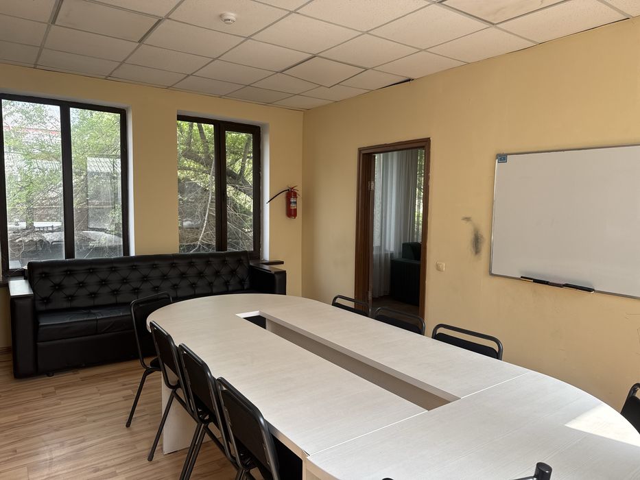 Кабинет в аренду в проходимом месте