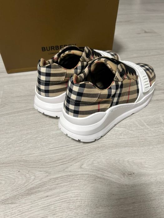 Adidași Burberry mărimea (43)