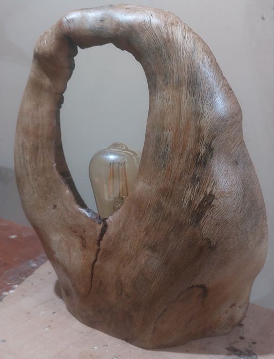 Арт лампа от дърво