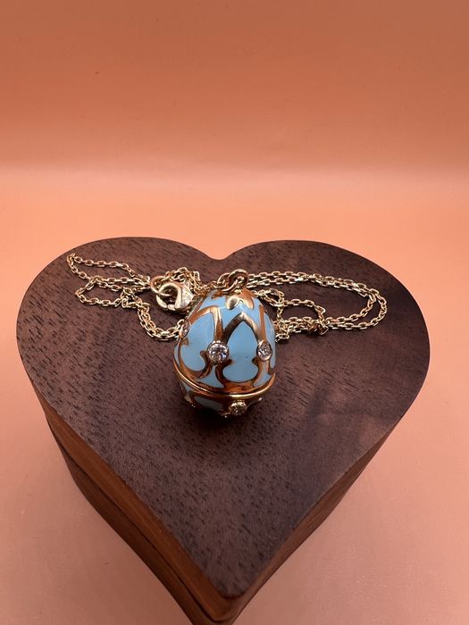 Продам золотую цепочку - подвеску.