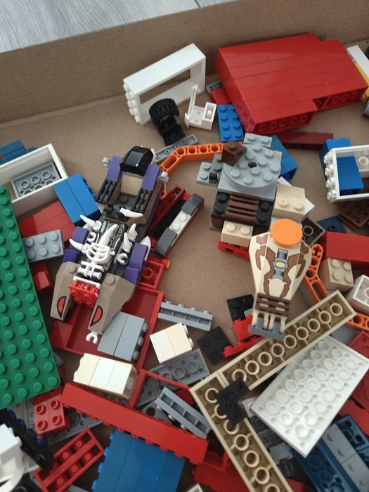 Vand 3.5 kg de lego tehnic Ninjago City