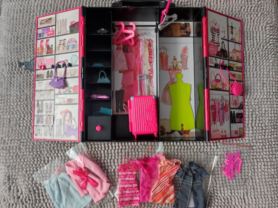 Продам набор шкаф для кукол Барби с вещами игрушки для девочек пакет