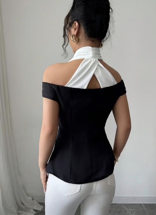 Блузка с V-образным вырезом