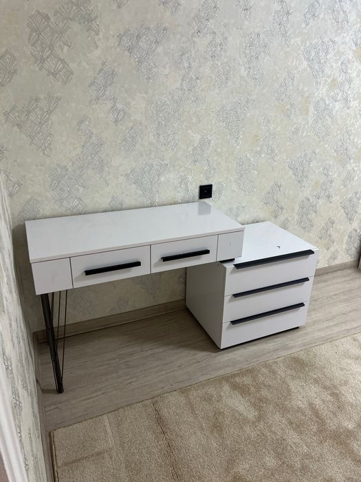 Mebel spalniy komplekt sotiladi yengi ishlatilmagan