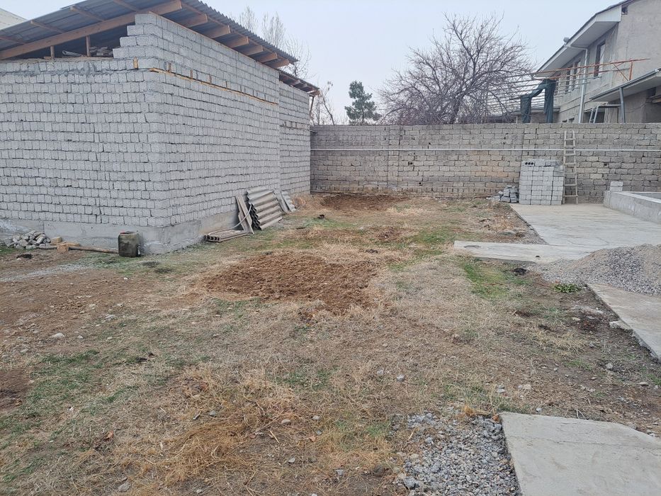 Uchastka 1,5 sotok yer sotiladi