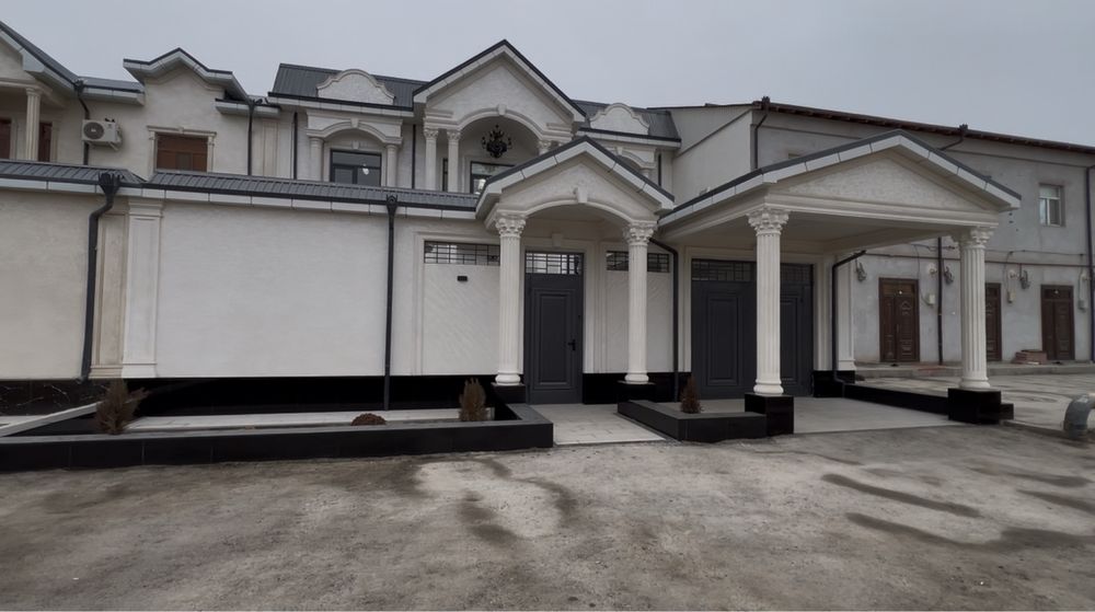 Ховли Жой сотилади 2 каватли 317 кв