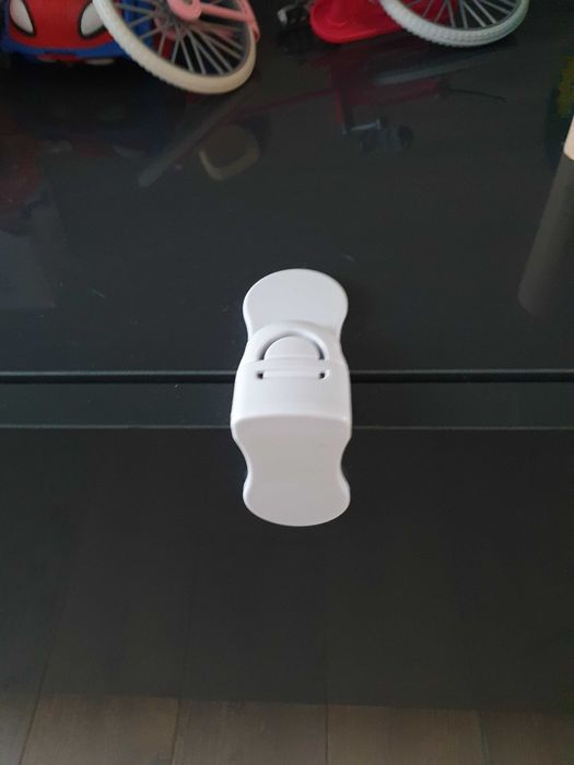 Protectii sertare si dulapuri pentru copii