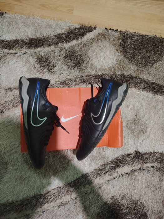 Vând ghete Nike fotbal