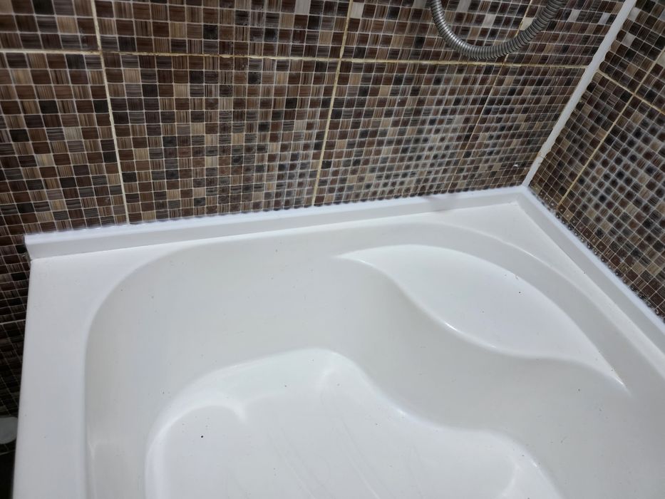 Пристеночные плинтусы/бордюры для закрытия щелей между ванной и стеной