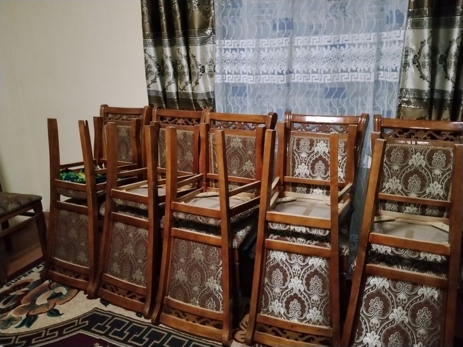 СОТИЛАДИ!
Катта бурчакли юмшоқ диван сотилади.