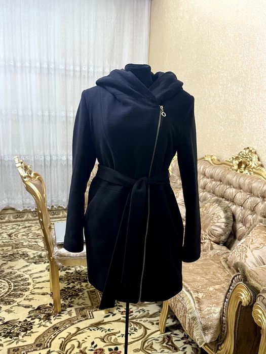 Пальто женское. Размер S. Б/у состояние хорошее