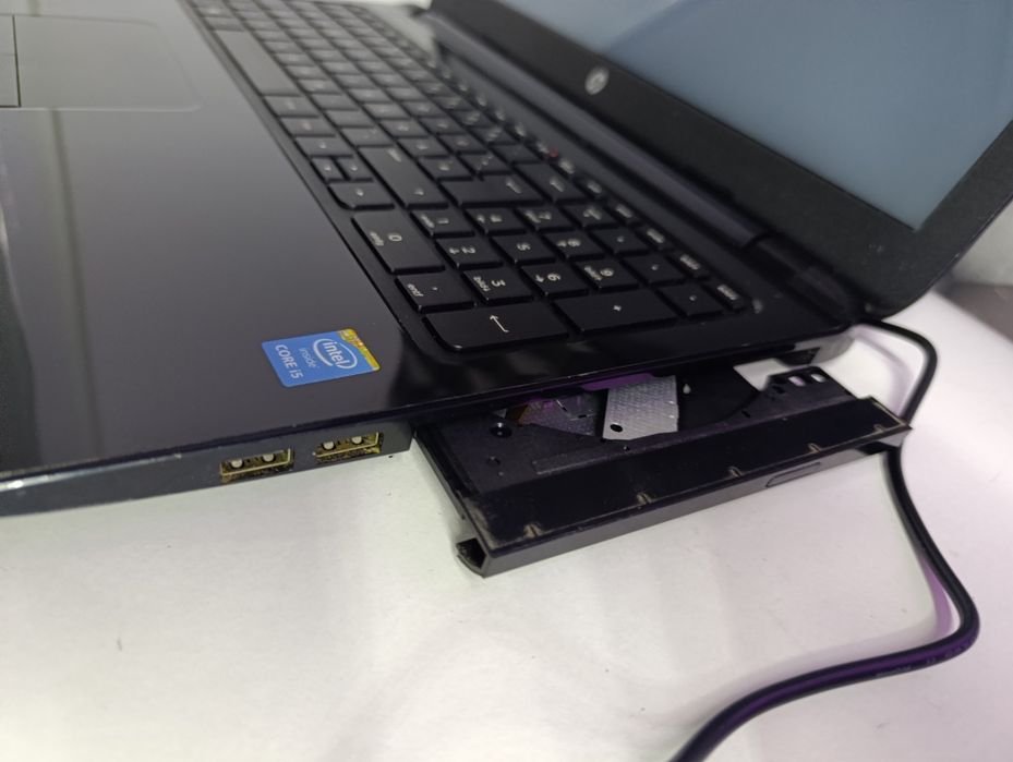 Laptop hp lucios display 15.6 Intel i5 perfect funcțional