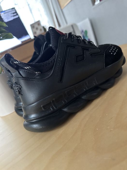 Versace chain reaction