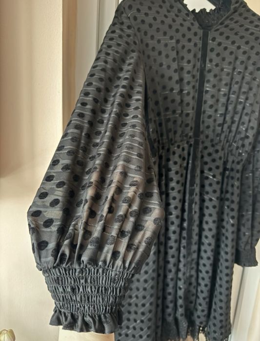 Rochie eleganta din voal cu buline de catifea