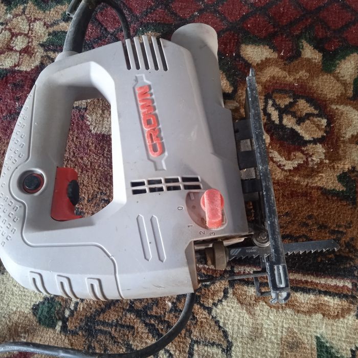 Лобзик электричиский CROWN