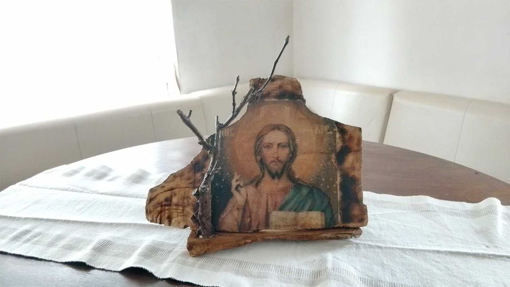 Икони от дървесината на дървото пауловния.