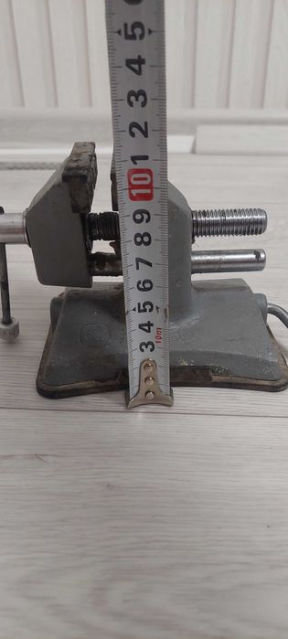 Тиски небольшие.