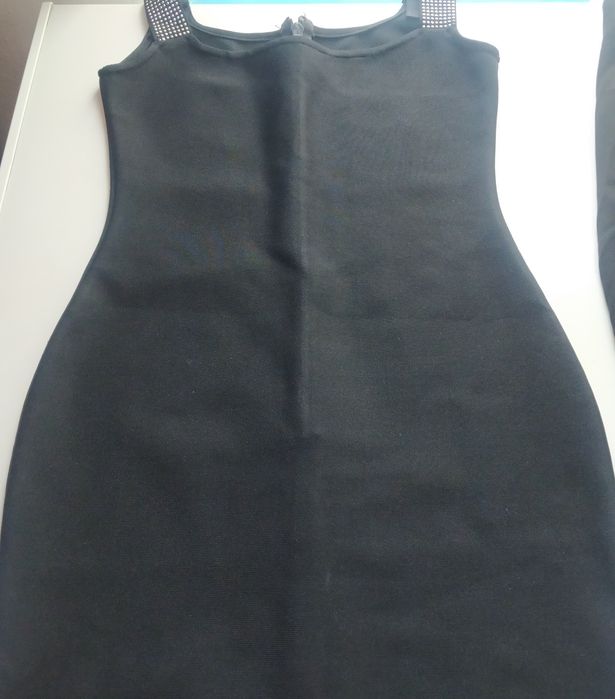 Продаю платья срочно.