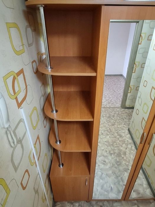 Продам Шкаф коридорный