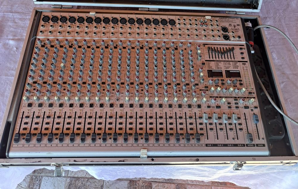 Vând mixer beringher