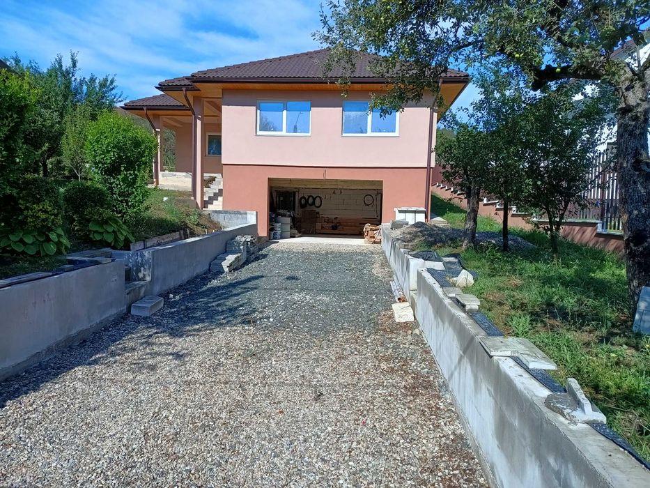 Casa individuala de vanzare
