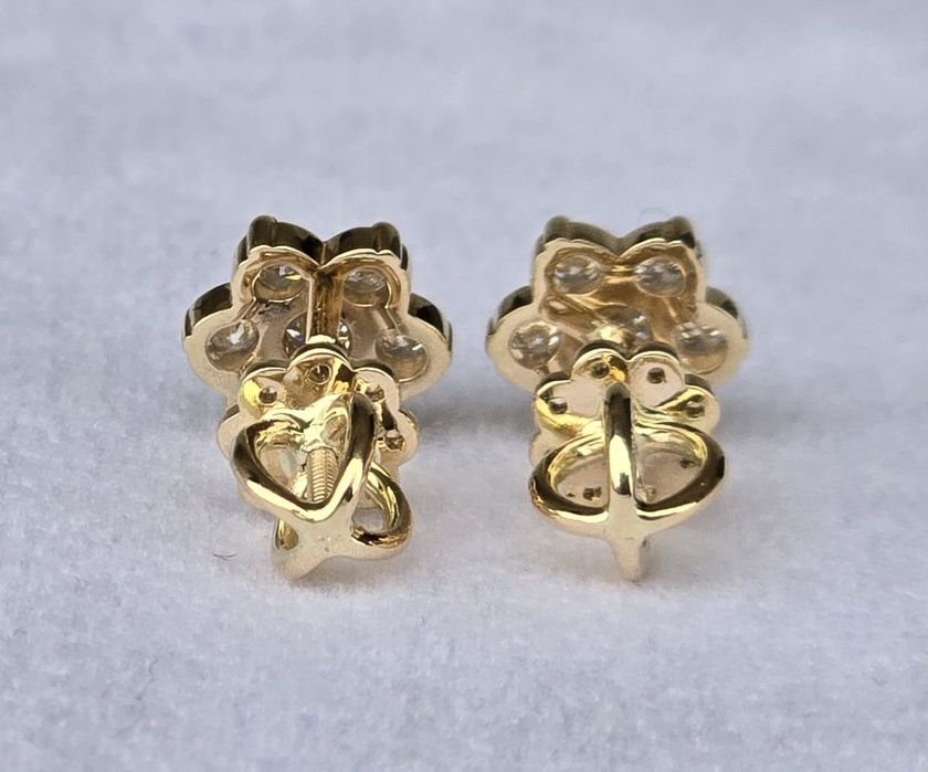 Cercei din aur cu diamante naturale realizat manual