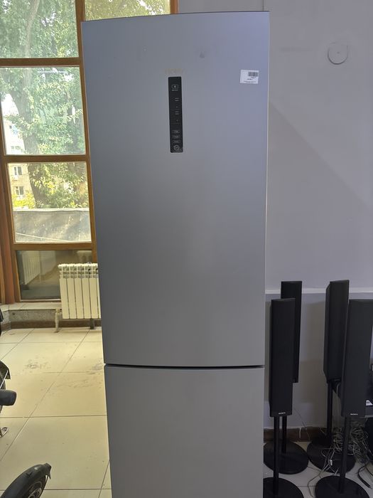 Холодильник Haier.