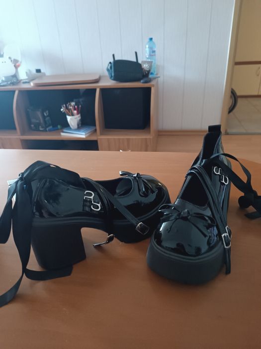 Обувки 37 номер, никога не са носени