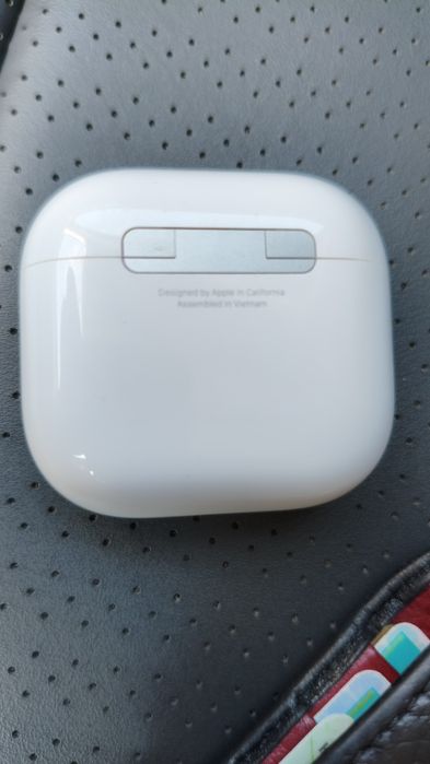Продам Apple AirPods 4.