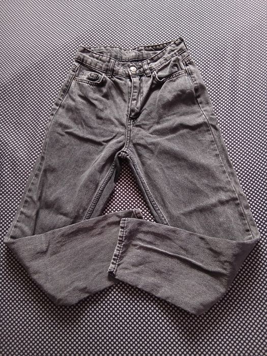 Blugi model momfit.
