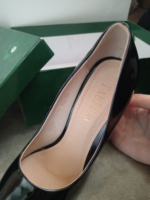 Продам чёрные каблуки