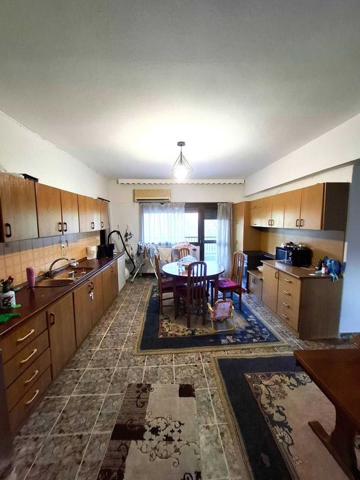 Продава двуетажна къща 150 м2 + 80 м2 и двор 400 м2 в Аспровалта, Гърция