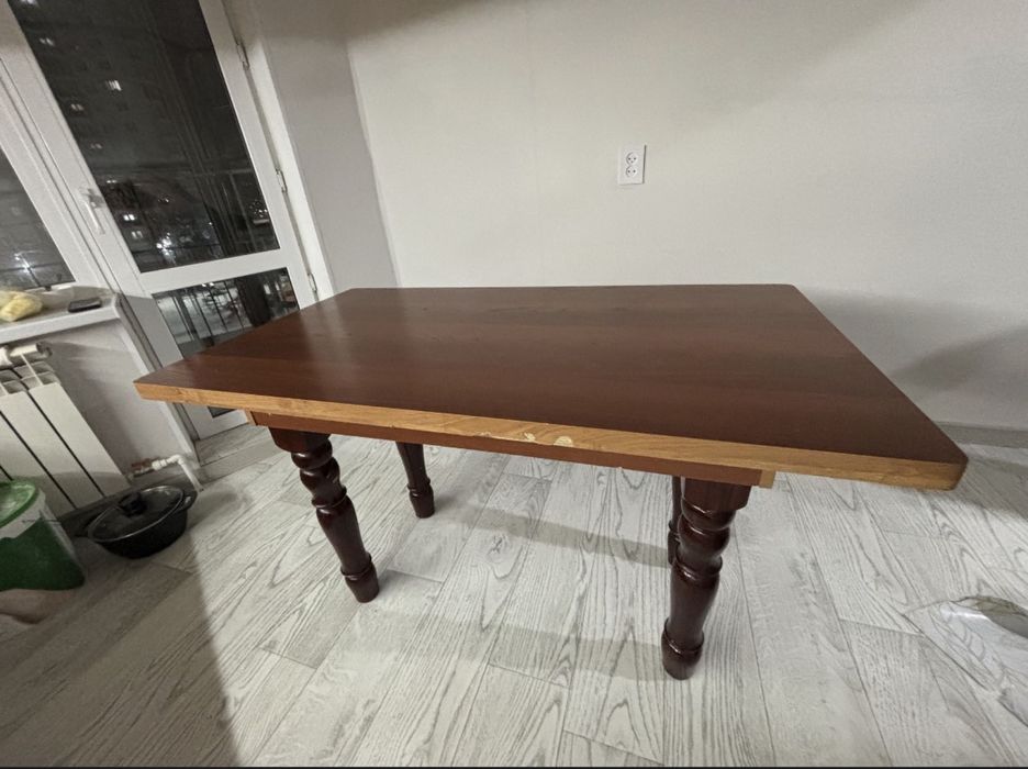 Продаю кухонный стол комплект