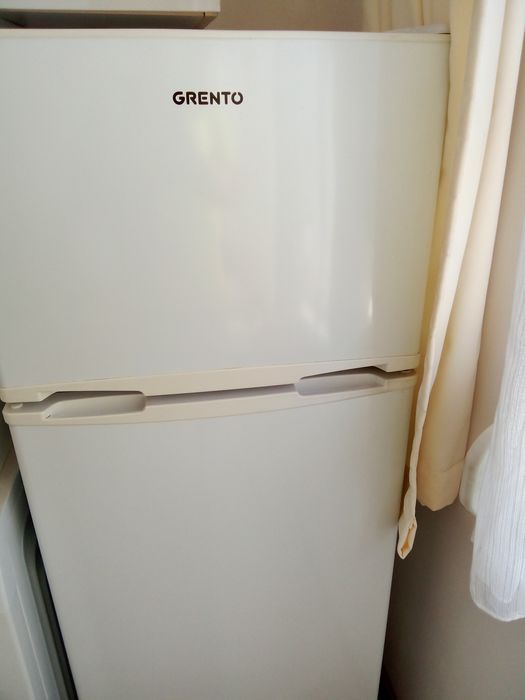 Продавам хладилник Grento