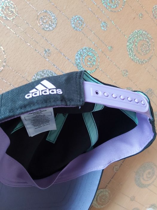 Шапка Adidas. За девойка