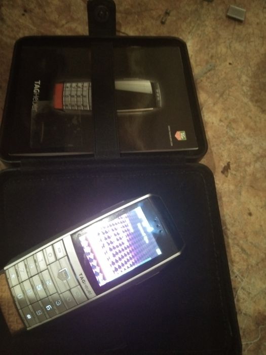 брендовый телефон TAG HEUR