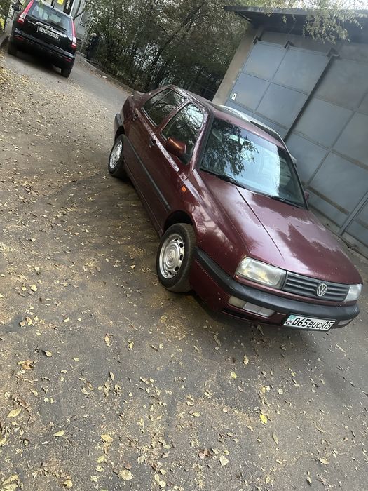 Продам венто 1993года 18обем Автомат