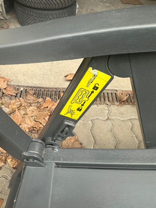 Градински комплект.,маса със четири стола ( качествен материал )