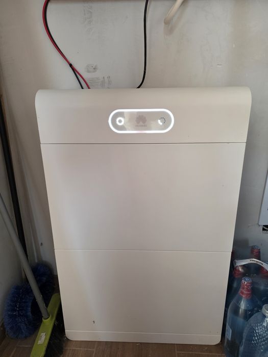 Baterii stocare Huawei de 14 kw + invertor trifazat de 12 kw
