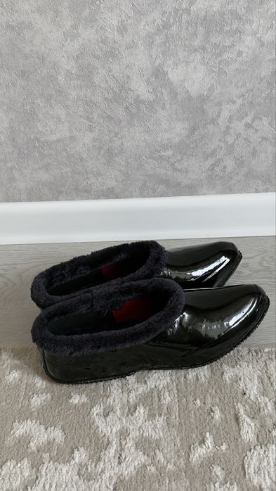 Галоши утепленные лакированные