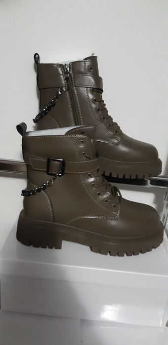 Ghete de damă îmblănite și impermeabile