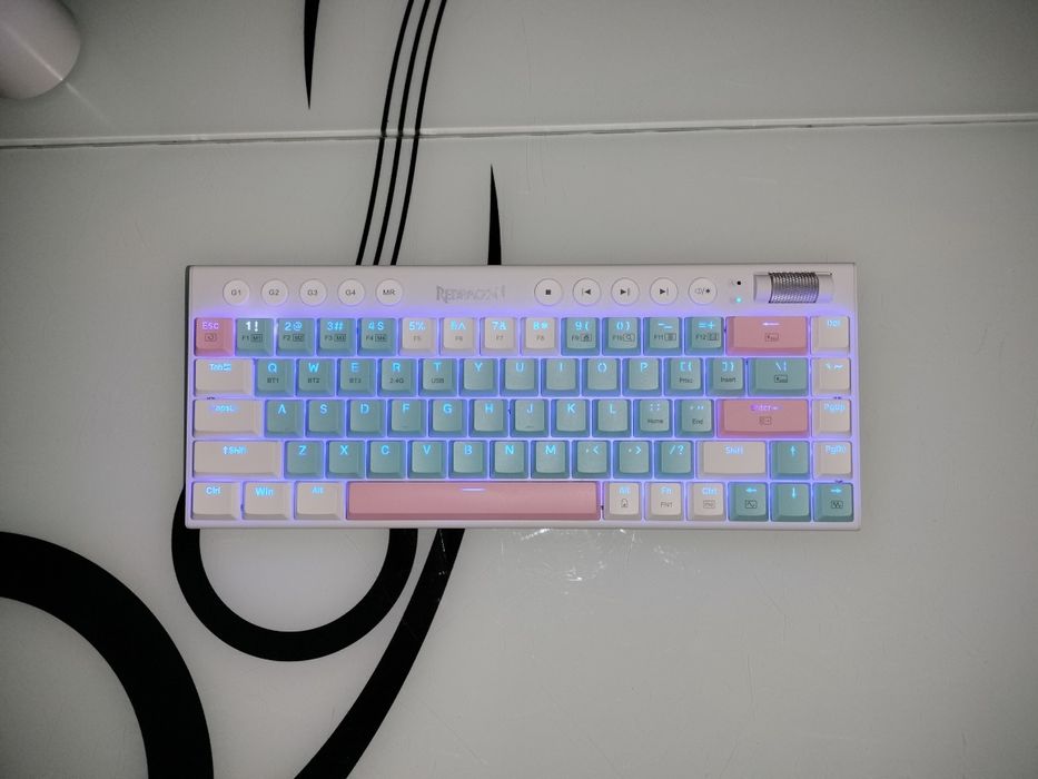 Tastatură mecanică Redragon K609 Low Profile – Wireless/Wired RGB
