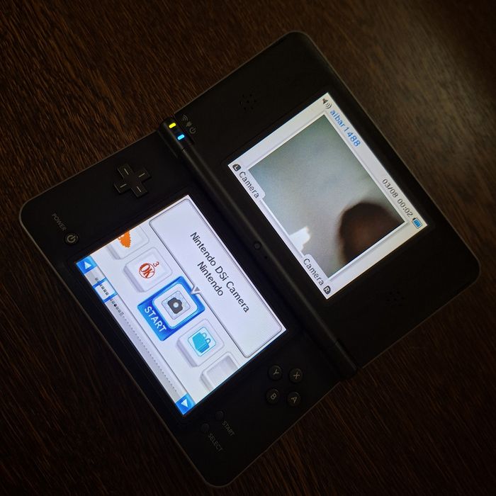 Nintendo dsi xl.